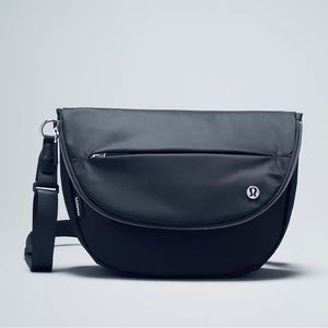 Lululemon all night festival bag in black
